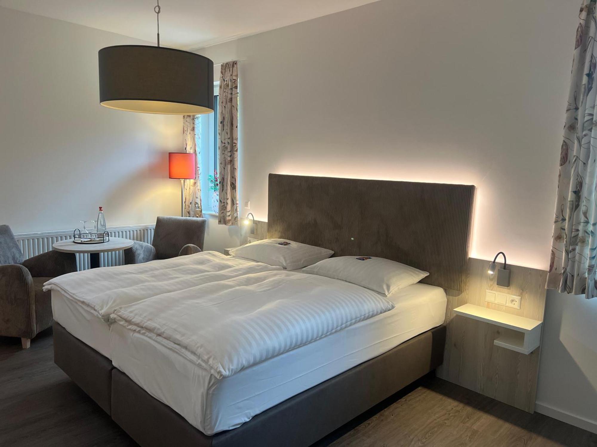 Hotel Zur Post Neubruchhausen Exteriör bild
