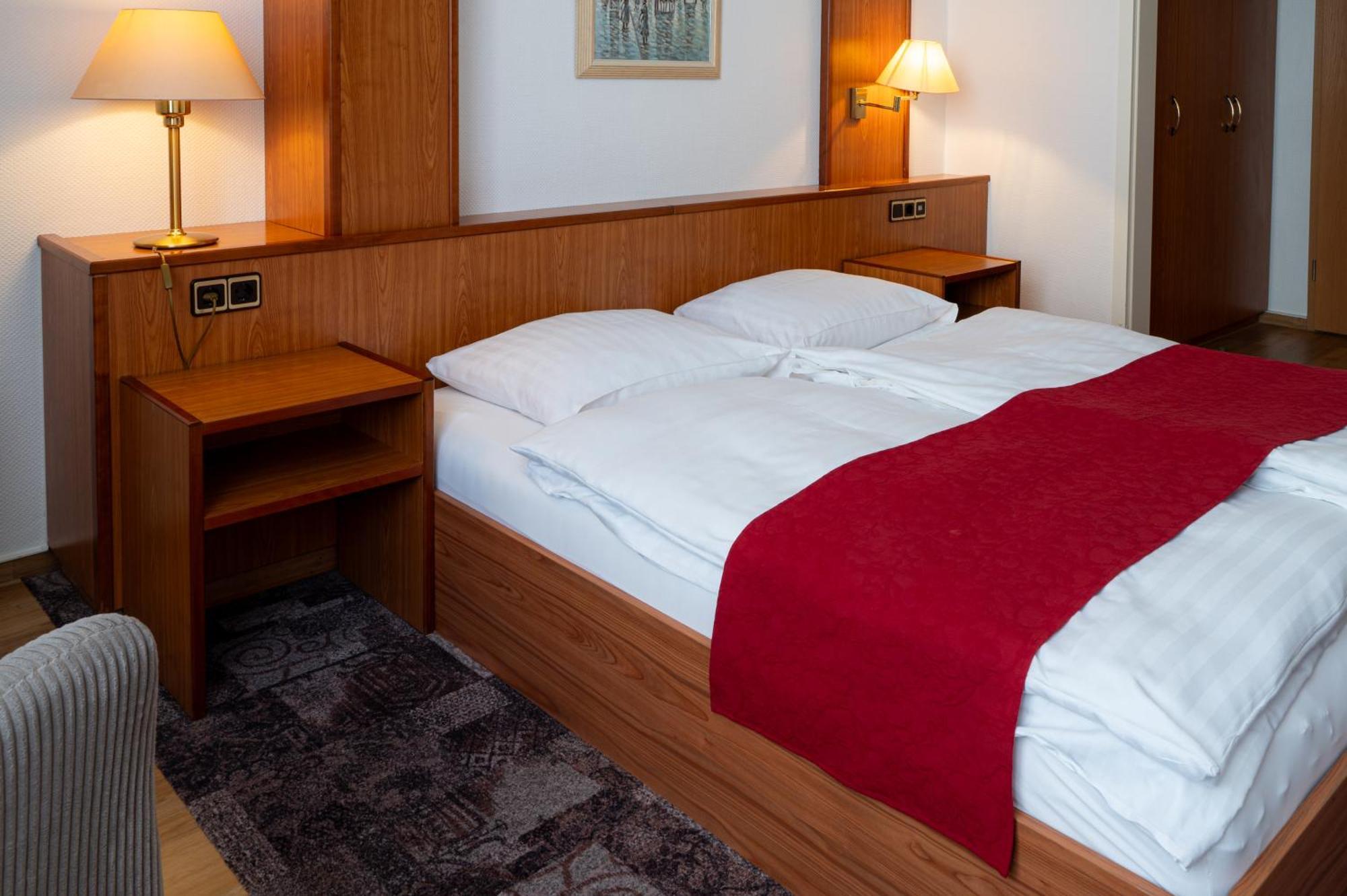 Hotel Zur Post Neubruchhausen Exteriör bild